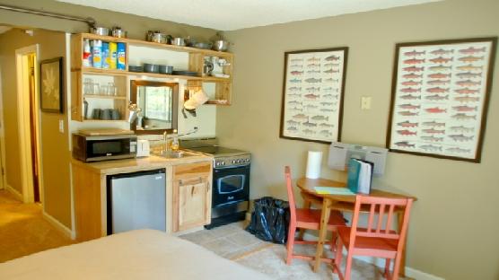 Mt. Baker Lodging Condo #37 – WIFI, ECONOMICAL, CONVENIENT, KITCHENETTE, SLEEPS-2!